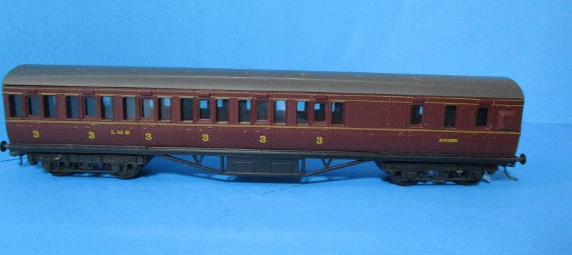 10611-K01 GRAFAR Bogie Non-Corridor Suburban Brake in LMS Maroon 20485 KADEE -UNBOXED