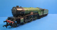 31-560 BACHMANN Class V2 2-6-2 4806 "The Green Howard" & stepped tender in LNER green - BOXED