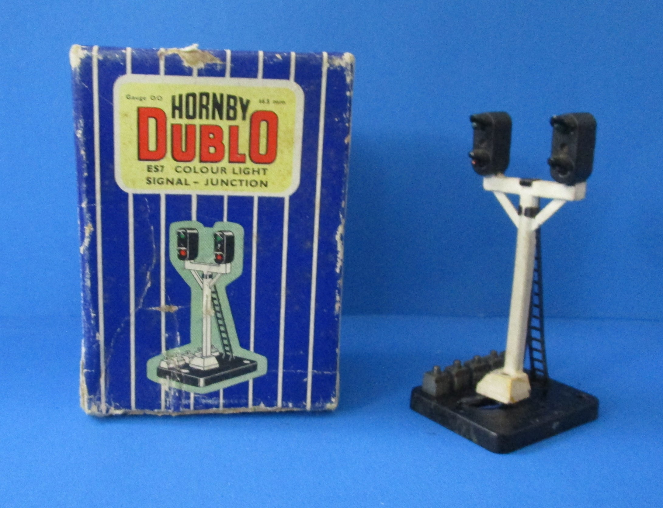 HD-32117 HORNBY DUBLO Junction Colour Light Signal ES7 - BOXED