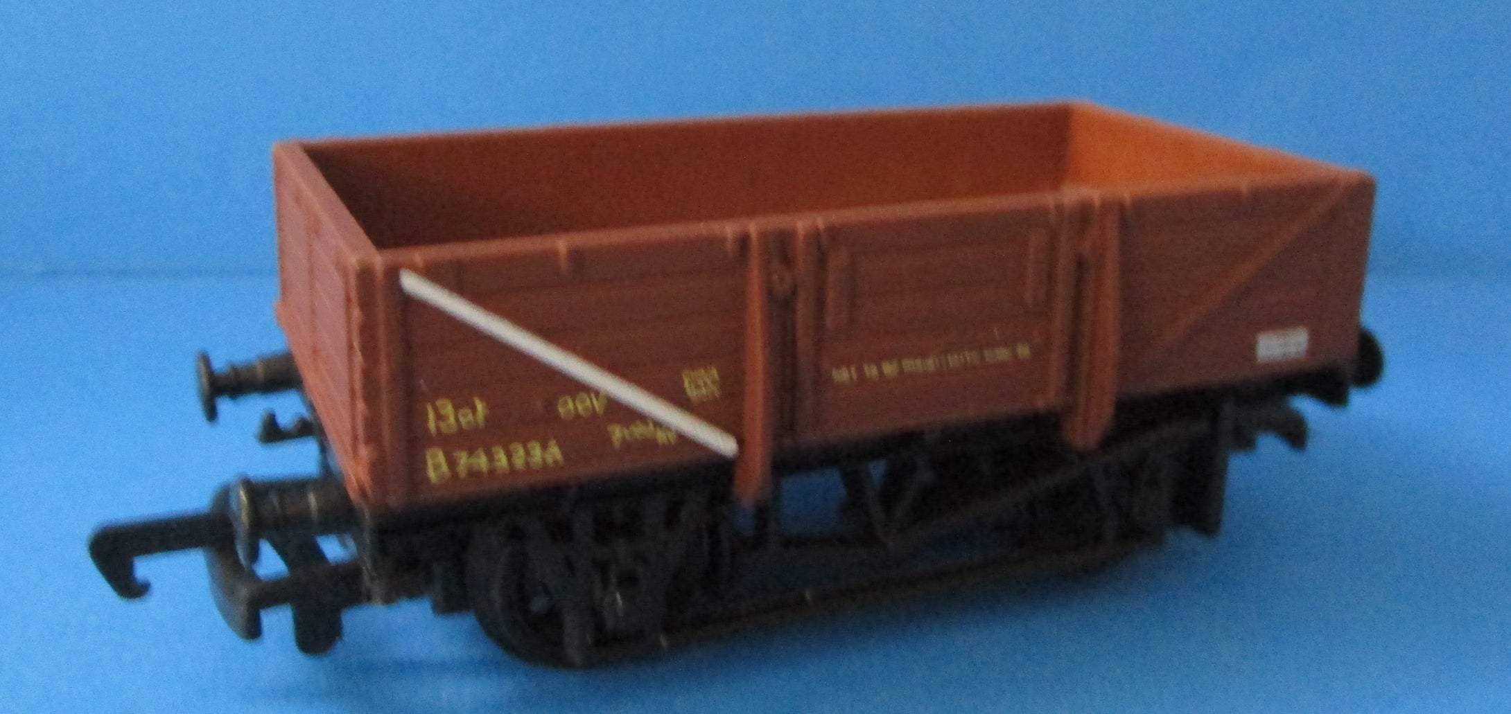 33-077 BACHMANN  5 Plank China Clay Wagon without Hood B743236 in BR Brown Livery. - BOXED