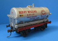 33-502B-P01 BACHMANN 14 Ton Tank Wagon - Berry Wiggins & Co. Ltd,. London. KADEE - BOXED