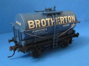 33-505A-K01 BACHMANN 14 Ton Tank Wagon with Catwalk & Small Filler Cap 908 in 'Brotherton' Ammonia. Blue Livery - KADEE - BOXED