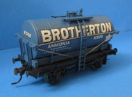 33-505A-P01 BACHMANN 14 Ton Tank Wagon with Catwalk & Small Filler Cap 908 in 'Brotherton' Ammonia. Blue Livery - KADEE - BOXED