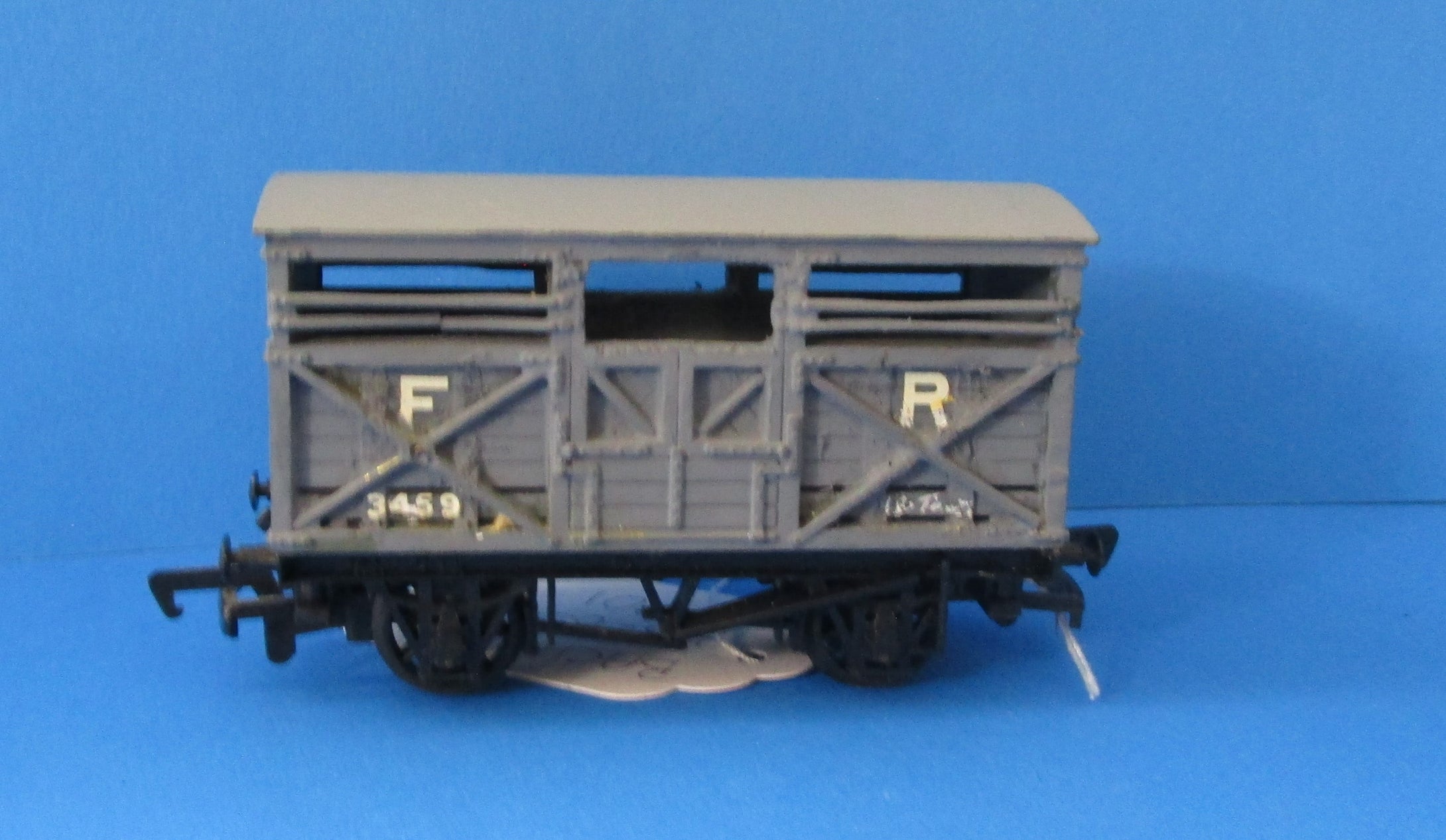 33-650C-P01 BACHMANN 8 ton Cattle Wagon repainted grey - UNBOXED
