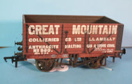 37-131 BACHMANN 8 Plank End Door Wagon Great Mountain Collieries 980 Red - UNBOXED