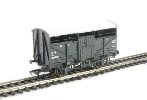 37-711 BACHMANN 8 Ton Cattle Wagon GWR dark Grey 106881 - BOXED