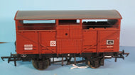37-712 BACHMANN 8 ton cattle wagon B893085 in BR bauxite (late) livery. - UNBOXED