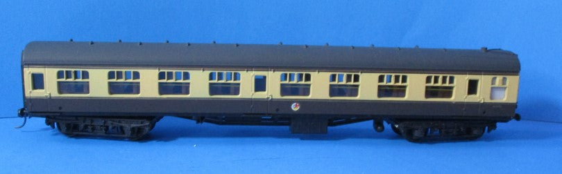 37105-K01 MAINLINE  BR Mk1 Corridor Composite W24716 KADEE - BOXED