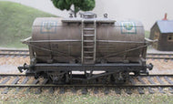 37135-P01 MAINLINE  12T Tank used wagon 'BP' 5049 in grey, weathered - UNBOXED