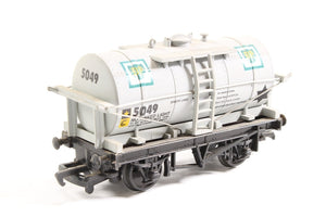 37135 MAINLINE  12T Tank used wagon 'BP' 5049 in grey - UNBOXED