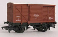 37137 Mainline Vanfit 12T Wagon Brown B753722 - opening doors - UNBOXED