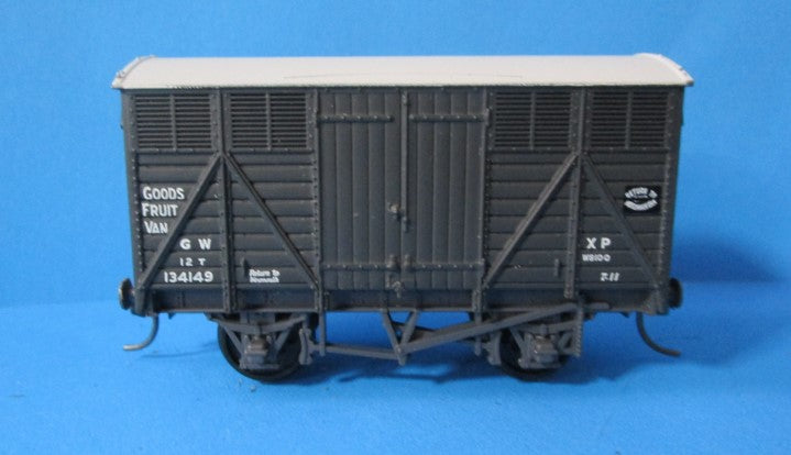 37174-K01 MAINLINE GWR Fruit Van 134149 KADEE - BOXED