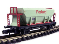 373-028 GRAHAM FARISH PGA Bulk Aggregate Hopper Wagon "REDLAND" 14792 - BOXED N Gauge