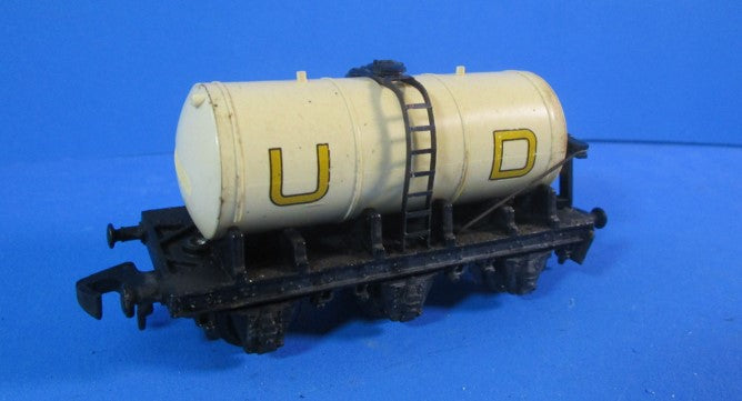 HD-4657-P01 HORNBY DUBLO  6 wheel 
