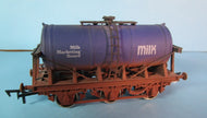 4F-031-006 DAPOL Milk Tank wagon, 6 wheel "IMILK MARKETING BOARD"  weathered - UNBOXED (Copy)