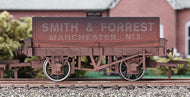 4F-032-008 DAPOL Rectangular Tank Wagon "SMITH & FOREST" weathered