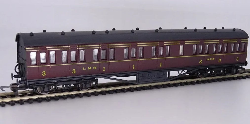 54251-3 AIRFIX (GMR} LMS 57' Non-corridor Brake 3rd 25250 in Maroon - BOXED