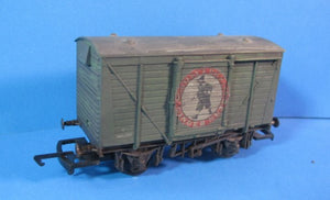 54313-0-P01 AIRFIX (GMR) 12 Ton vent van "HUNTLEY & PALMERS", weathered - BOXED