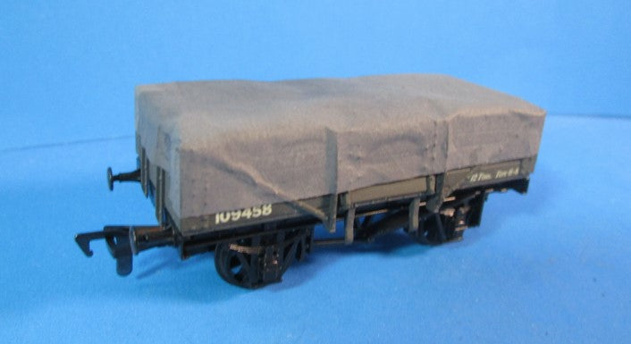 54372-9-P01 GMR (AIRFIX) GWR 5 Plank open wagon, with tarpaulin - BOXED