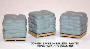 UM-OO-089P Unit Models Sacks on pallets - set of 3