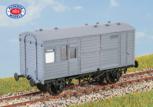 PC83 PARKSIDE LNER Horse Box Dia 5 Kit  includes metal wheels - with transfers