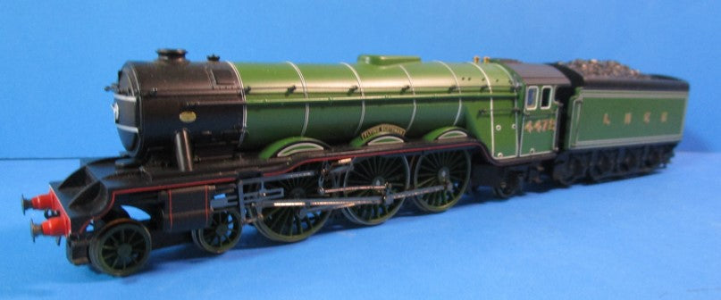 R2261 HORNBY Class A3 4-6-2 4472 