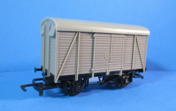 A012 DAPOL Unpainted Double Vent Van - UNBOXED
