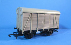 A012 DAPOL Unpainted Double Vent Van - UNBOXED
