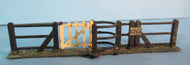 BP194 Kissing gate (working) and fence - O Gauge
