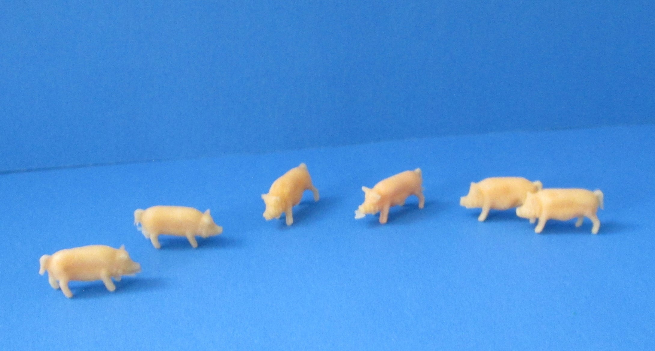 BP564  pigs - pack of 6 - 00 gauge