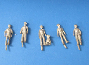 BP590  unpainted metal figures with dog - USED