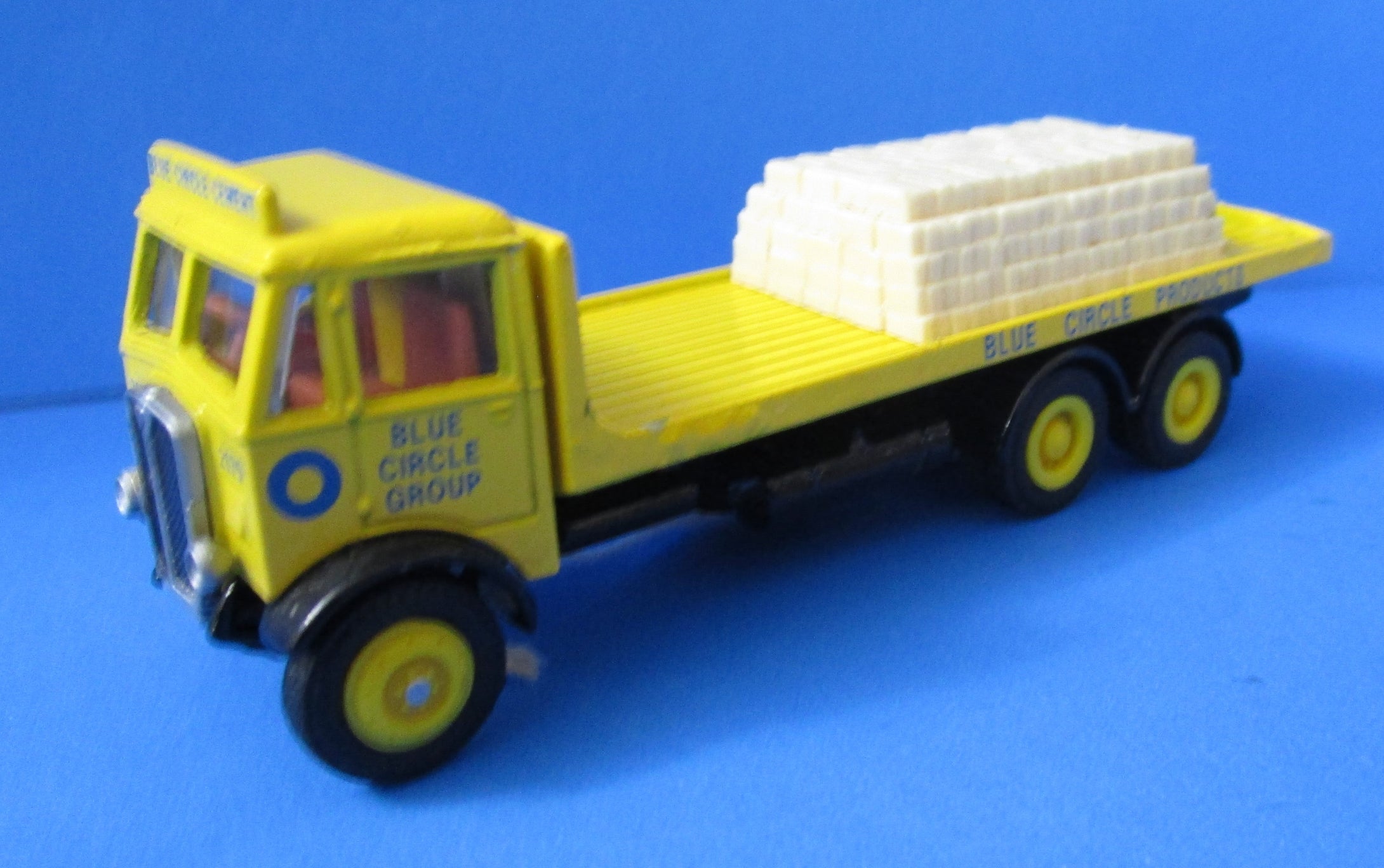 E10702 EFE AEC Mammoth 6 Wheel Flatbed 'Blue Circle Cement' with load - UNBOXED
