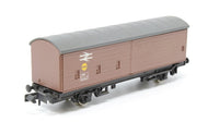 GF-3906 GRAHAM FARISH VBA long van 200163 in BR Bauxite - BOXED N Gauge