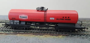 L302916W LIMA ontinental Bogie Tank Wagon in 'Texaco - Milford Haven' Red Livery - UNBOXED