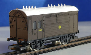 L305625 LIMA Horse box in GWR brown 546 - UNBOXED