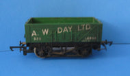 R104-P02 HORNBY 5 plank wagon "A. W. Day" of Leeds. no.  320, weathered - UNBOXED
