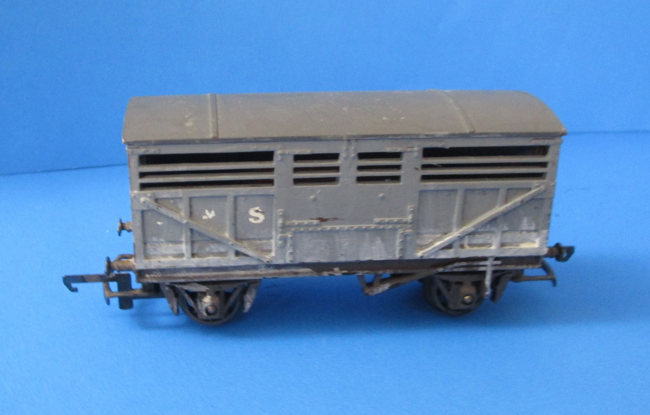 R122-P04 HORNBY L.M.S. Cattle Wagon  - UNBOXED