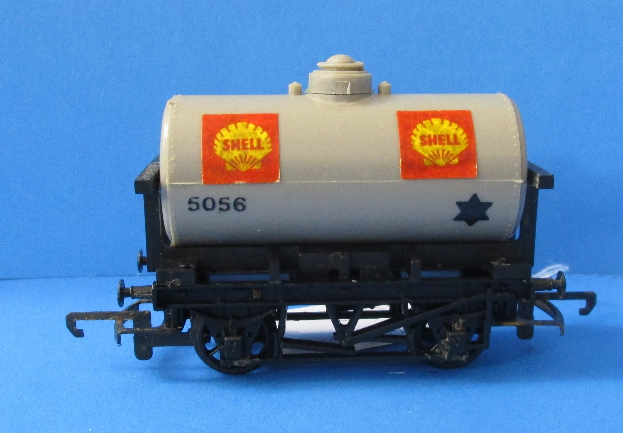R12-P02 HORNBY Shell Petrol Tank Wagon 5056 - UNBOXED