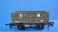 R13 HORNBY 7 Plank 12 ton wagon NE grey - UNBOXED