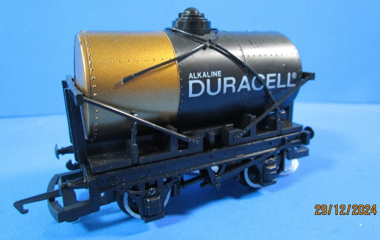 R140-P01 HORNBY Tank wagon 'Duracell' - UNBOXED