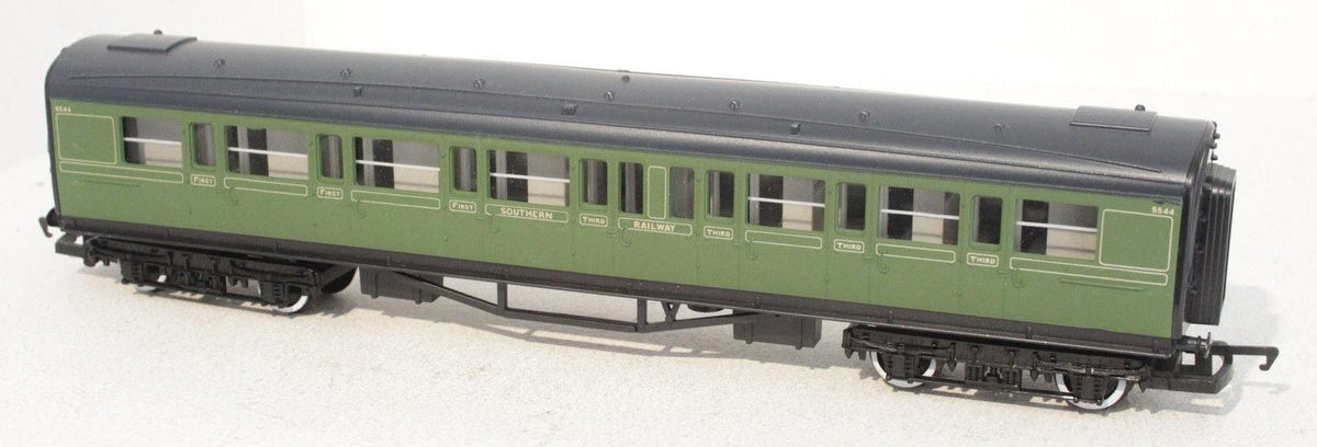 R162 HORNBY Southern Railway Composite Coach Olive Green 5544 - UNBOXE ...