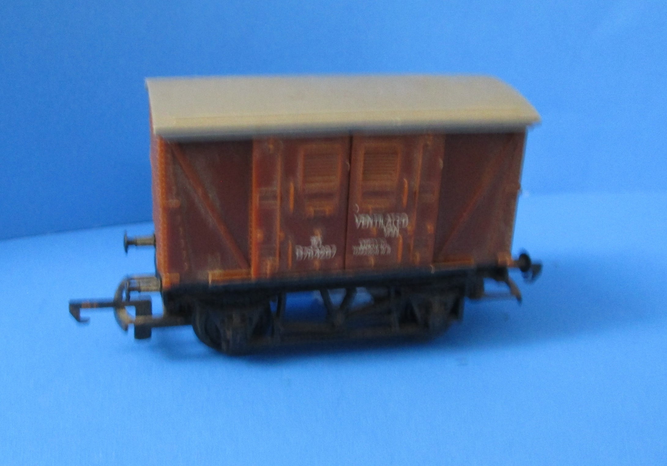 R205 HORNBY BR Ventilated Van with Opening Doors B784287 - UNBOXED