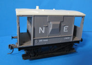 R215-K01 HORNBY 20T Short Brake Van in NE Grey 178595 KADEE - UNBOXED