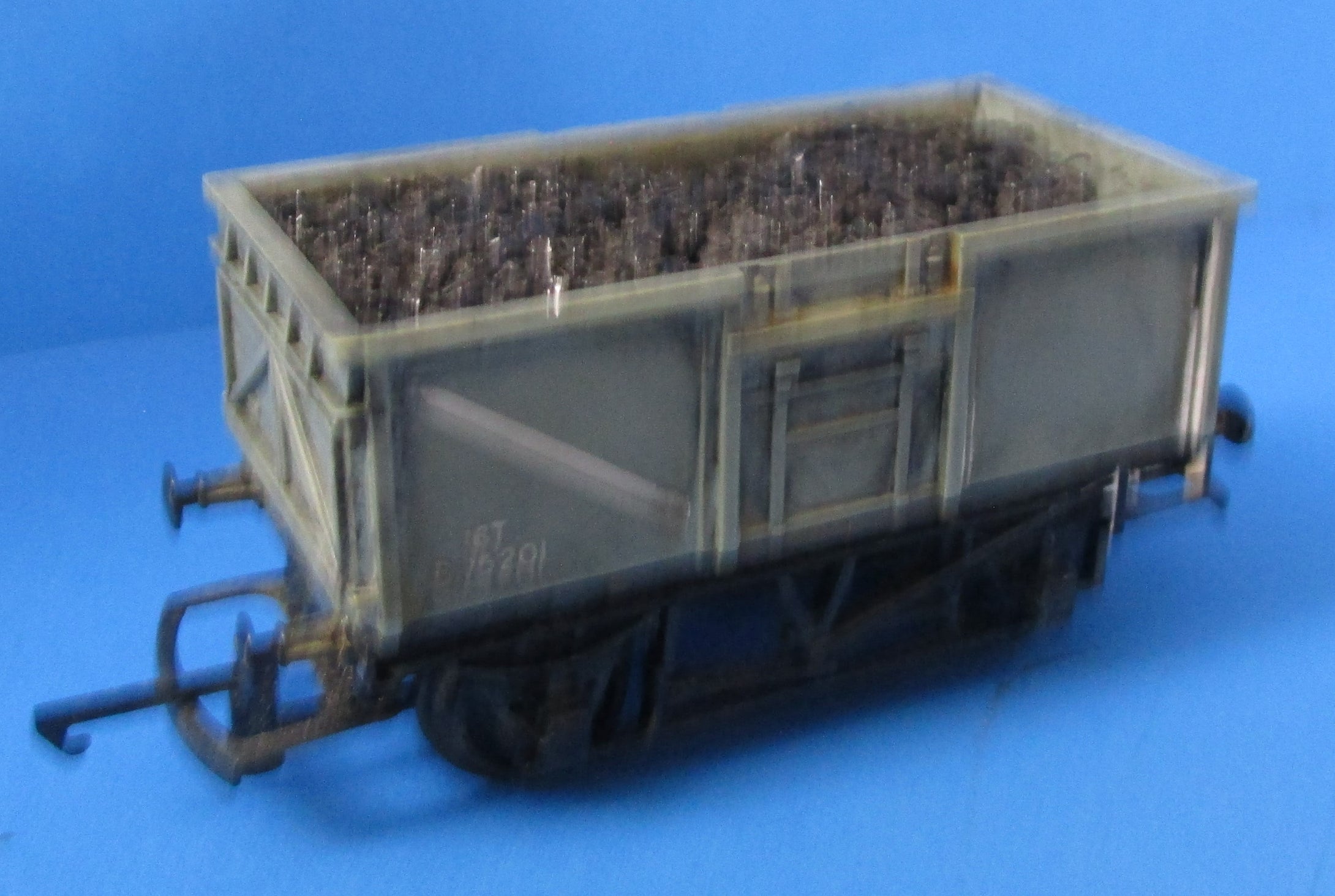 R217-P01 HORNBY B.R Mineral Wagon B75201 with coal load - dark grey - UNBOXED