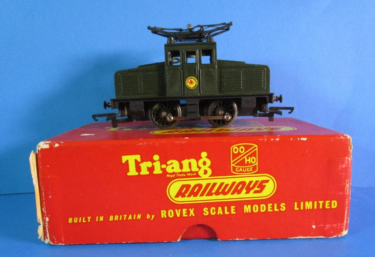 R254 HORNBY 0-4-0 Steeple Cab Locomotive in BR green with working pantograph - BOXED