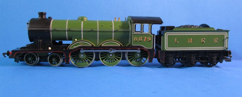 R284 HORNBY Class B12 4-6-0 8572 in LNER lined green livery - BOXED