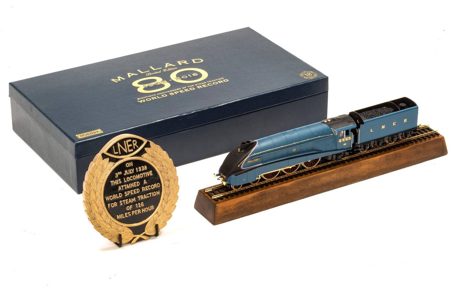 R3612 Hornby 80th Anniversary of World Steam Record pack with gold-plated Class A4 4468 
