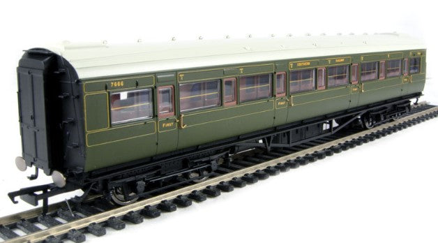 R4298B HORNBY Maunsell 1st class corridor in SR dark olive green - 7666 - BOXED