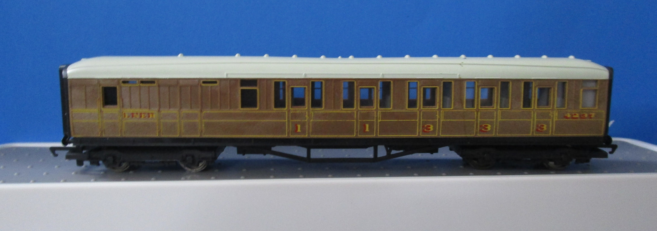 R4333-P02 HORNBY  Gresley brake composite 4237 in LNER teak - Railroad range - UNBOXED