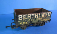 R6219-P01 HORNBY 7 Plank Open Wagon 'Berthlwyd' no 385 weathered - UNBOXED